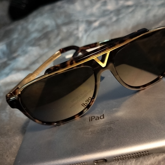 Louis Vuitton sunglasses - Picture 4 of 4